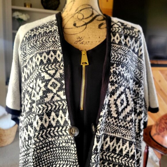 Scrapbook Black & Ivory Open Front Poncho/ Cardigan with Fringe Detail- S - Picture 4 of 9